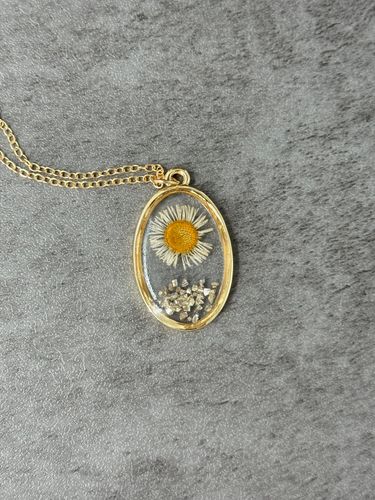 Glittery White Flower Necklace product image